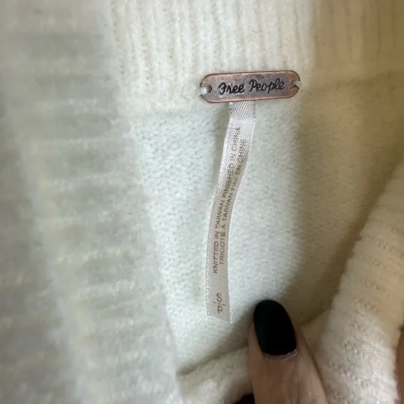 Free People Afterglow Mock Neck Cream Oversized Cozy Winter Sweater Size Smalll - Picture 9 of 17